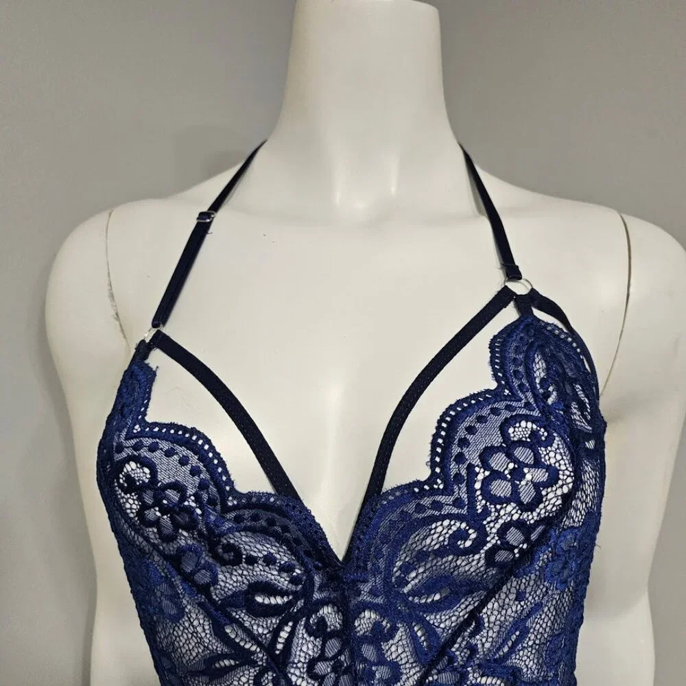 Floral Lace Scallop Crotchless Teddy - Picture 5 of 7